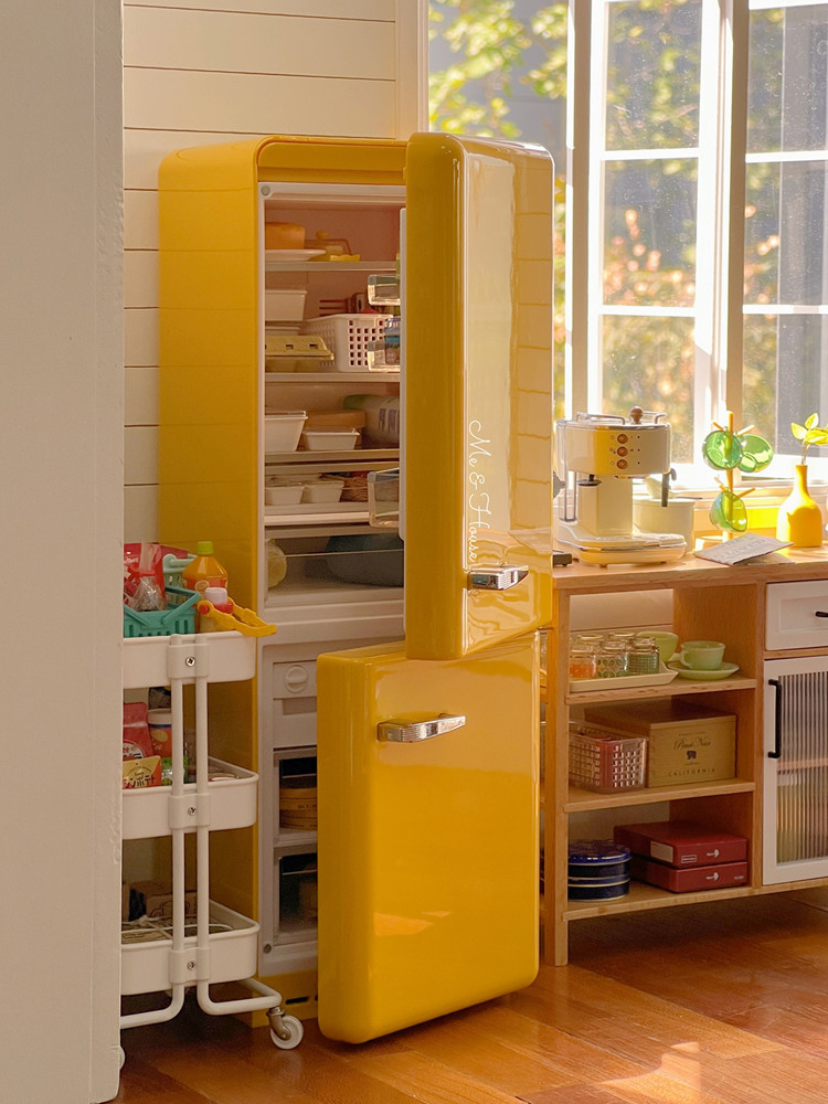 ドールハウスモデル家具アクセサリー、ライト付き金属冷蔵庫、キ - Kitchen Appliances Toys のレビューと価格